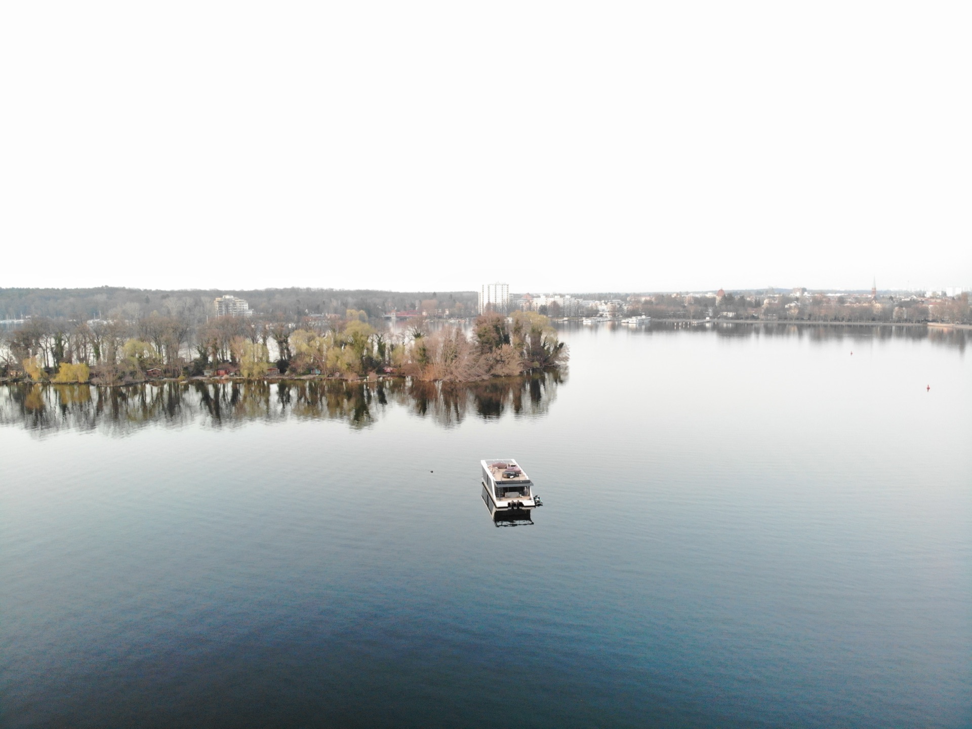Die LakeView auf dem Tegeler See aus der Luft